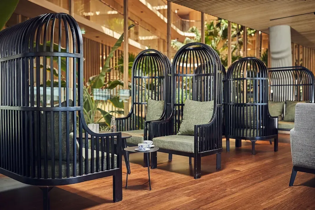 Lobby lounge