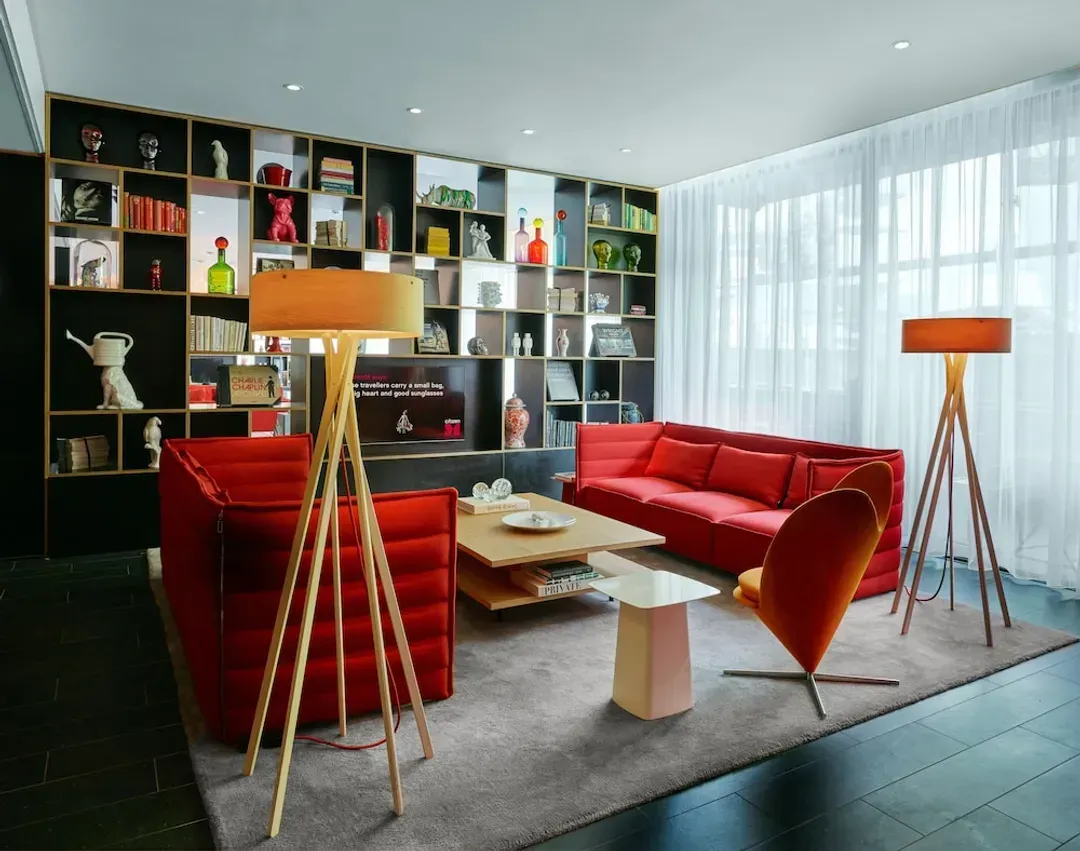 Lobby lounge