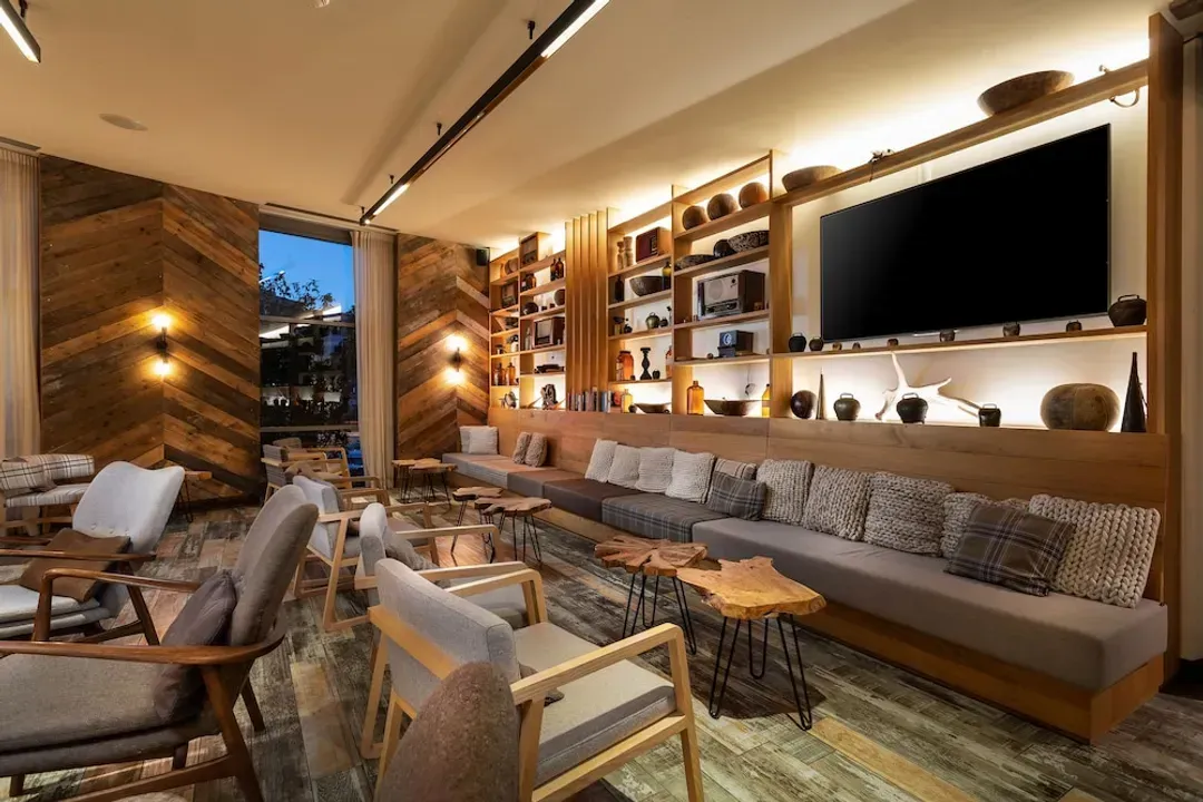 Lobby lounge