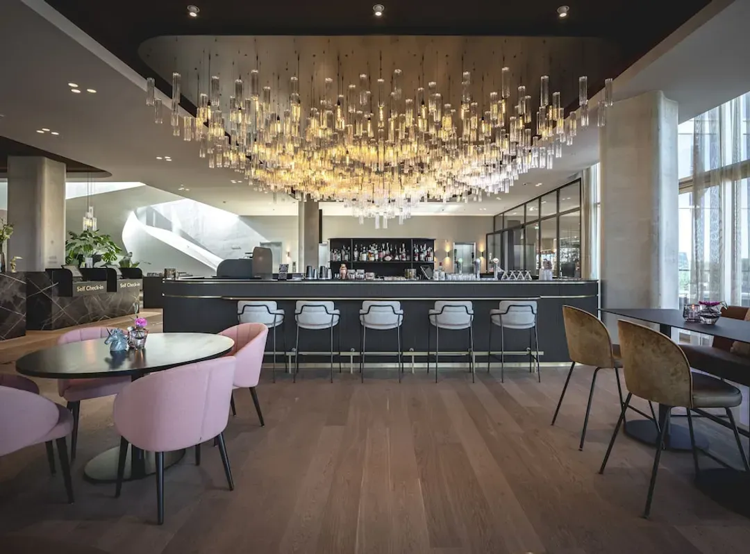 Lobby lounge