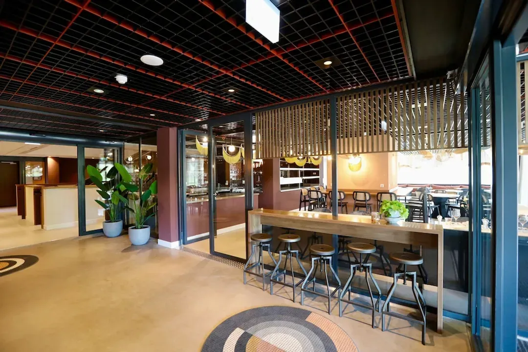 Lobby lounge