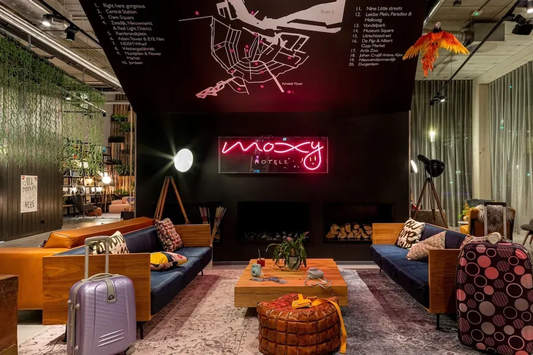 Lobby lounge