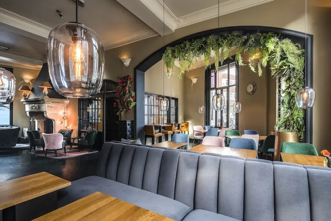 Lobby lounge