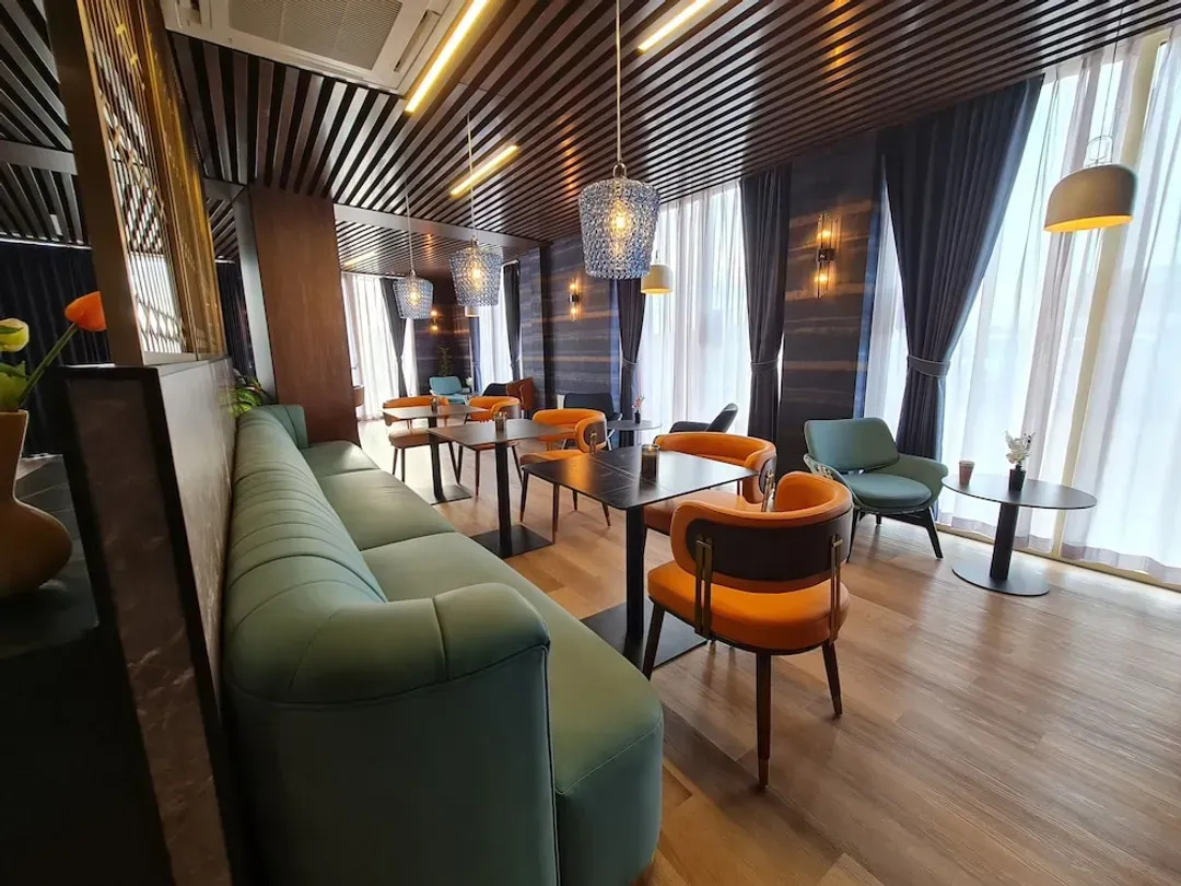Lobby lounge