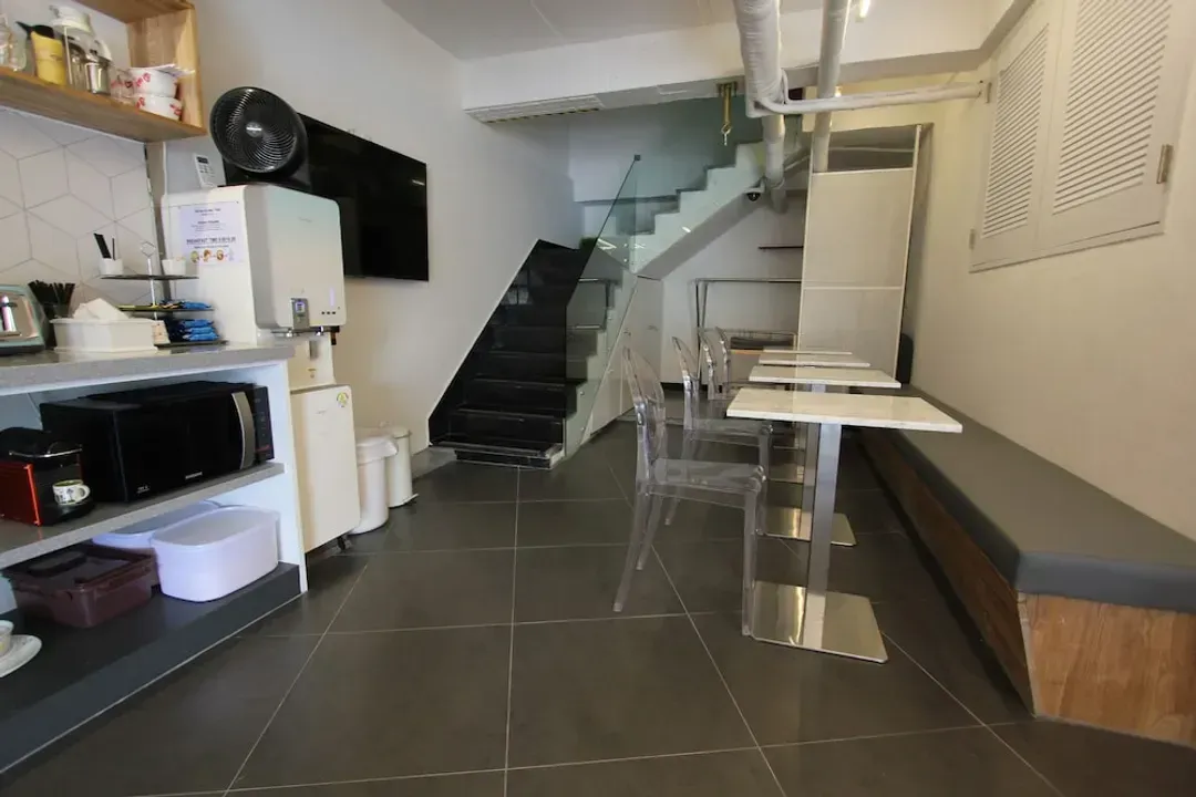 Lobby lounge
