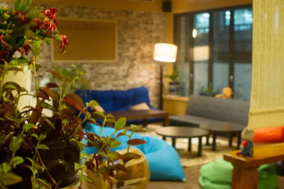 Lobby lounge