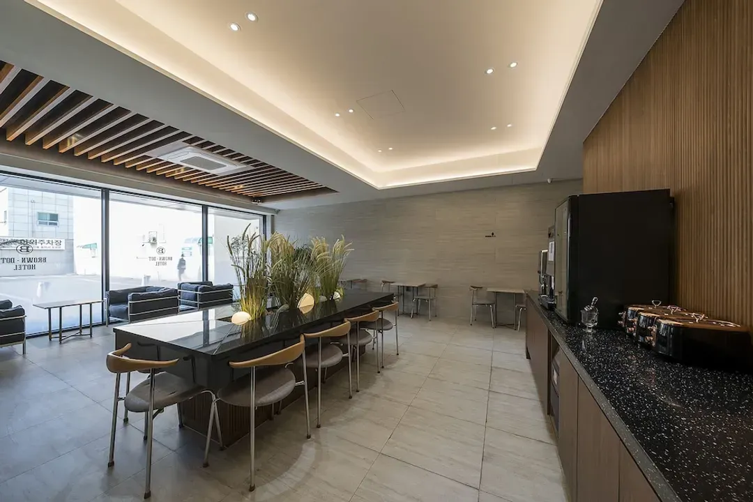 Lobby lounge