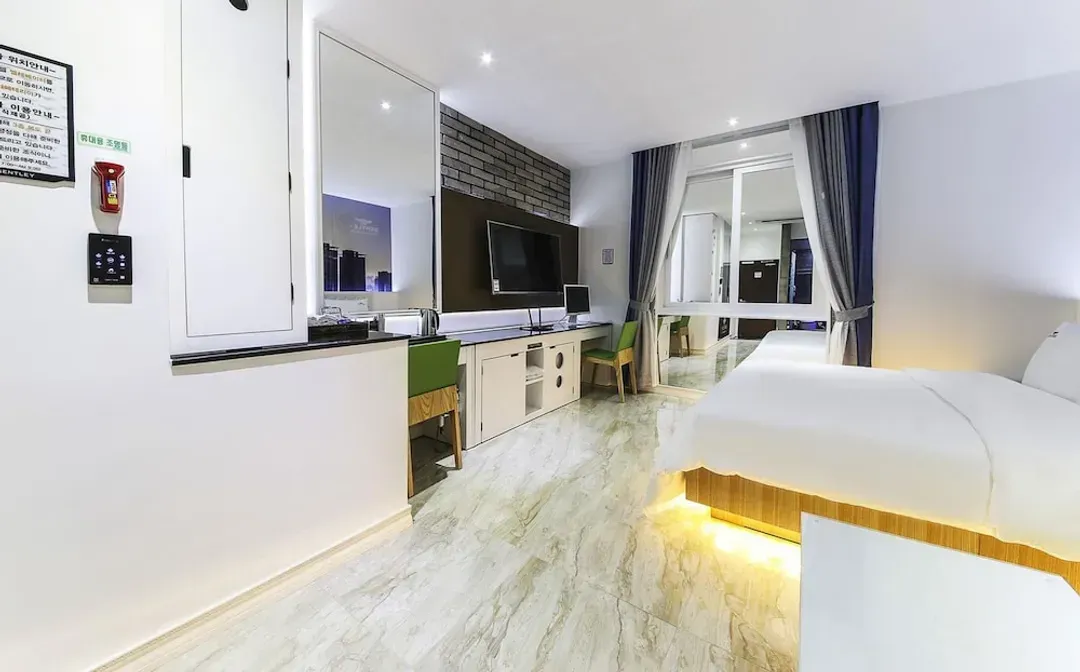 Room amenity