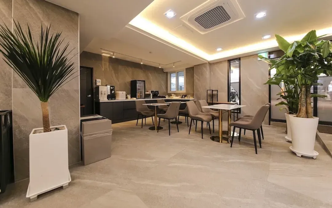 Breakfast area