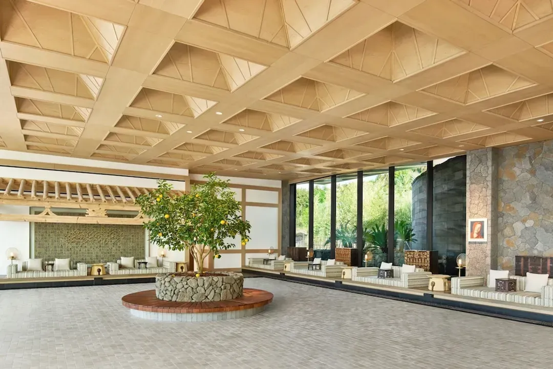 Lobby lounge