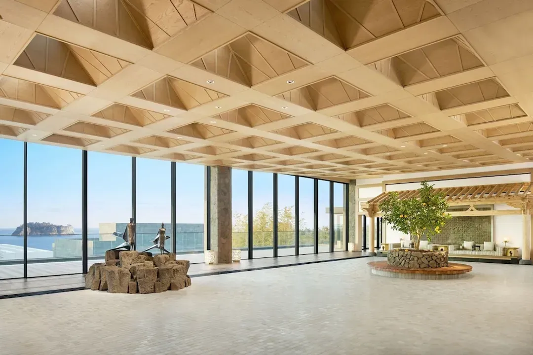 Lobby lounge
