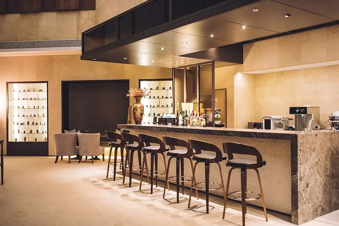 Lobby lounge