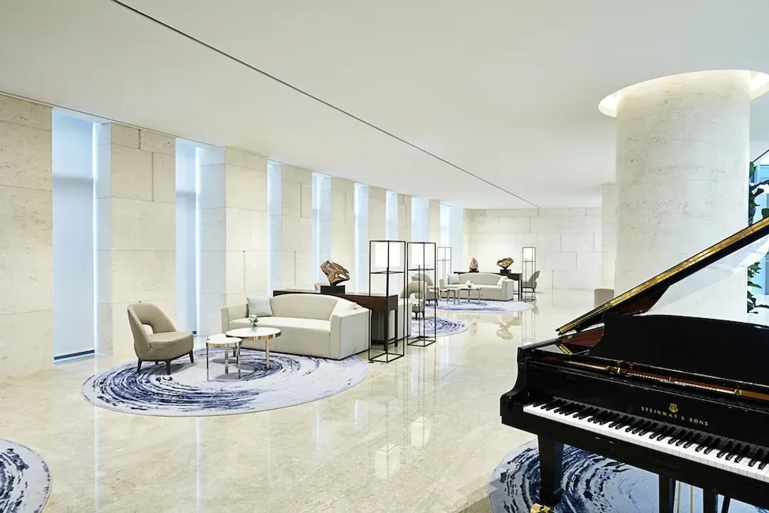 Lobby lounge
