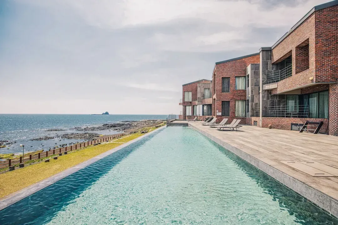 Infinity pool