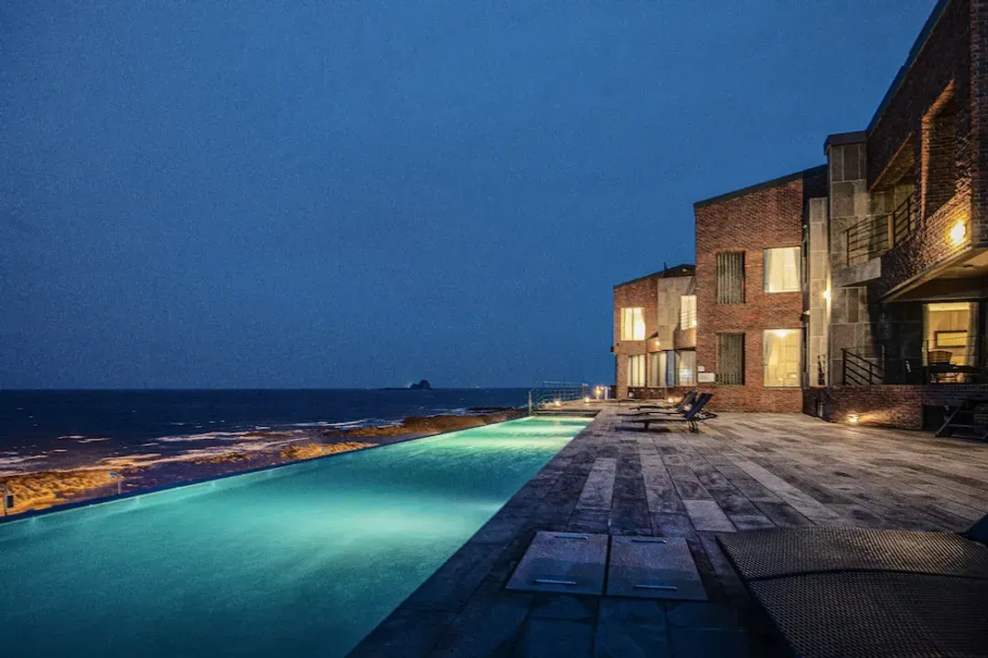 Infinity pool