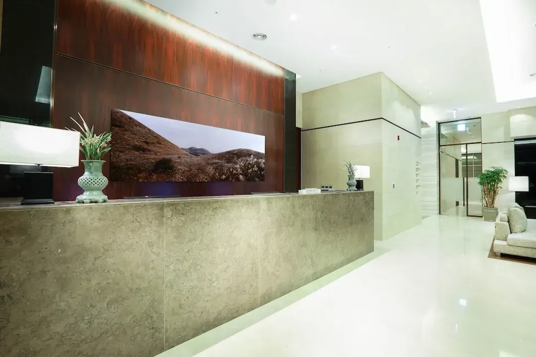 Lobby lounge