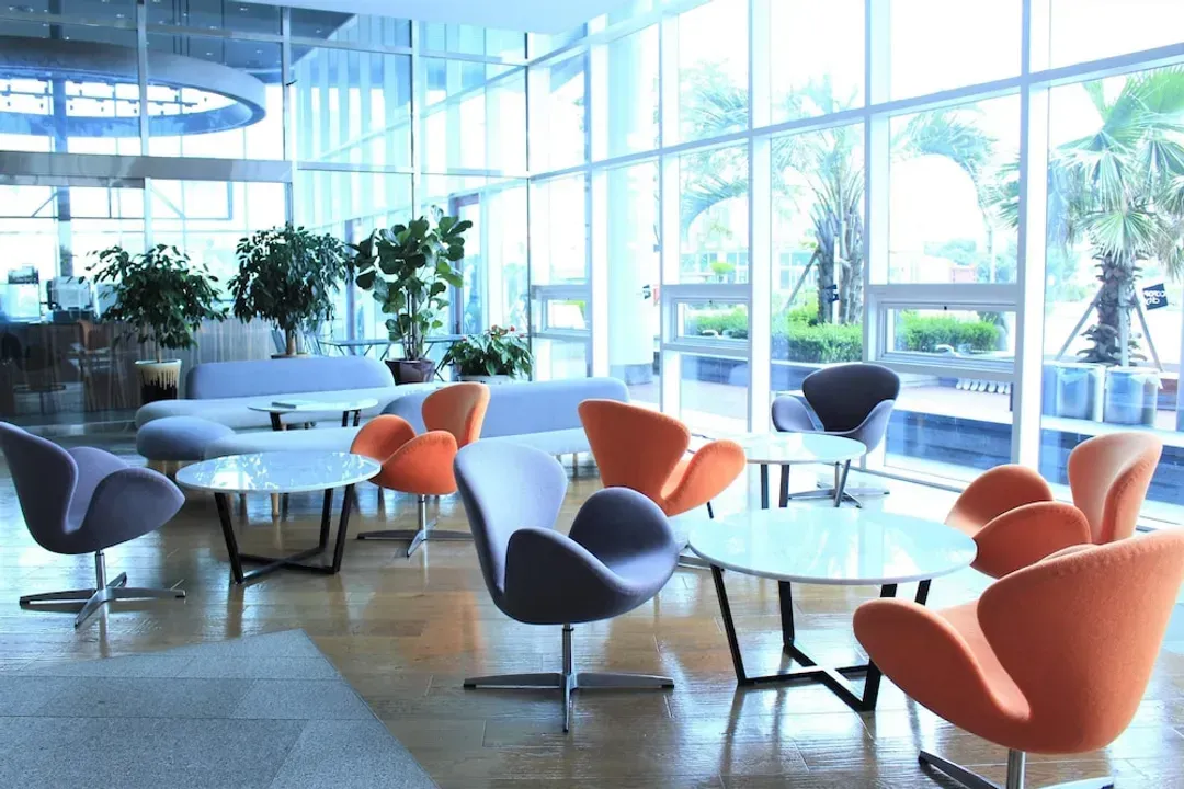 Lobby lounge