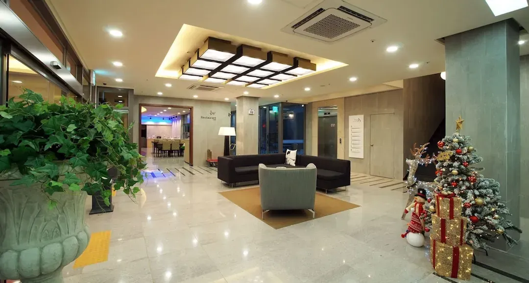 Lobby lounge