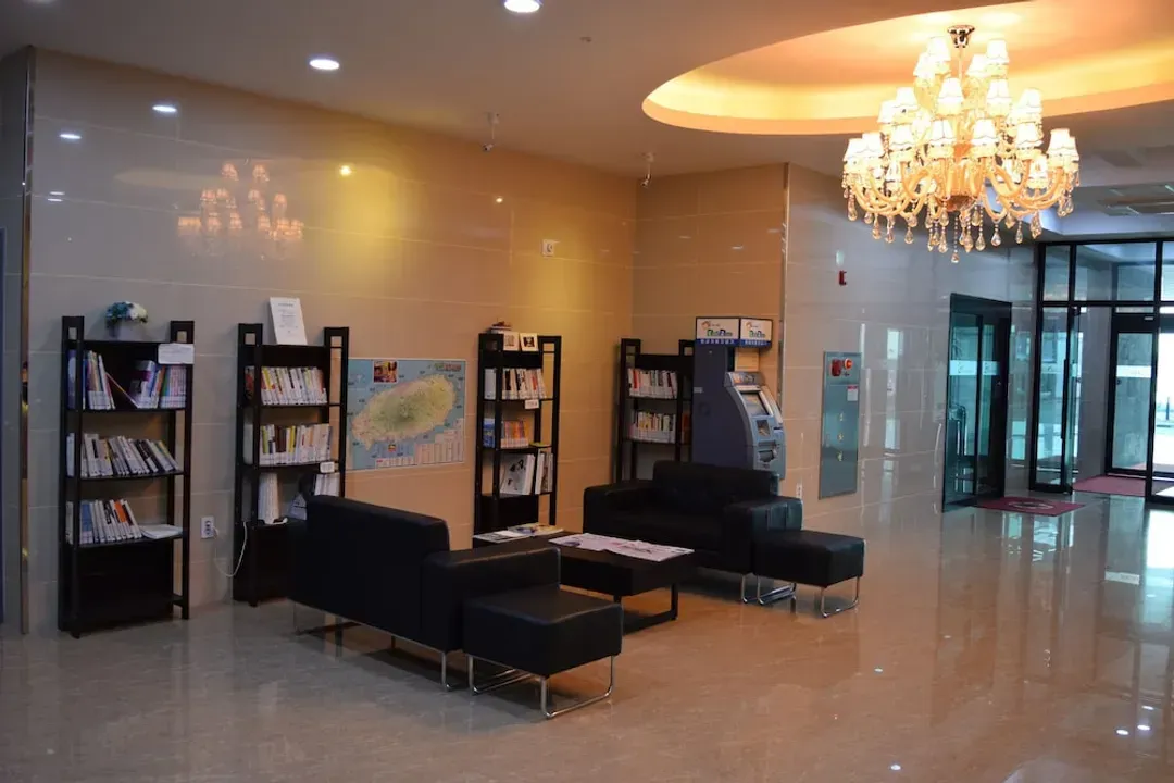 Lobby lounge