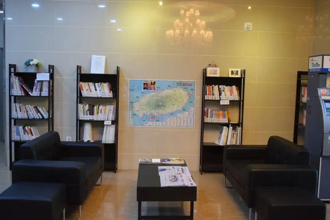 Lobby lounge