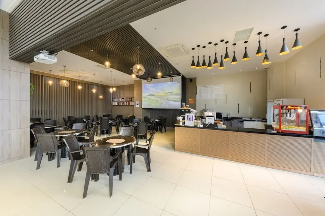 Lobby lounge