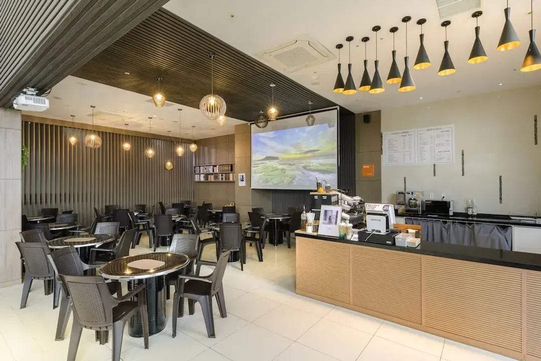 Lobby lounge