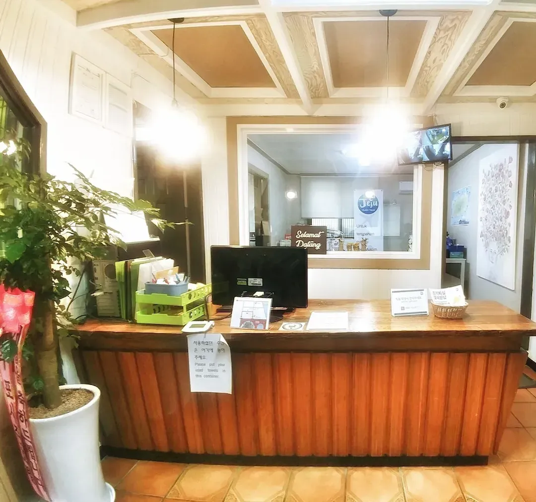 Concierge desk