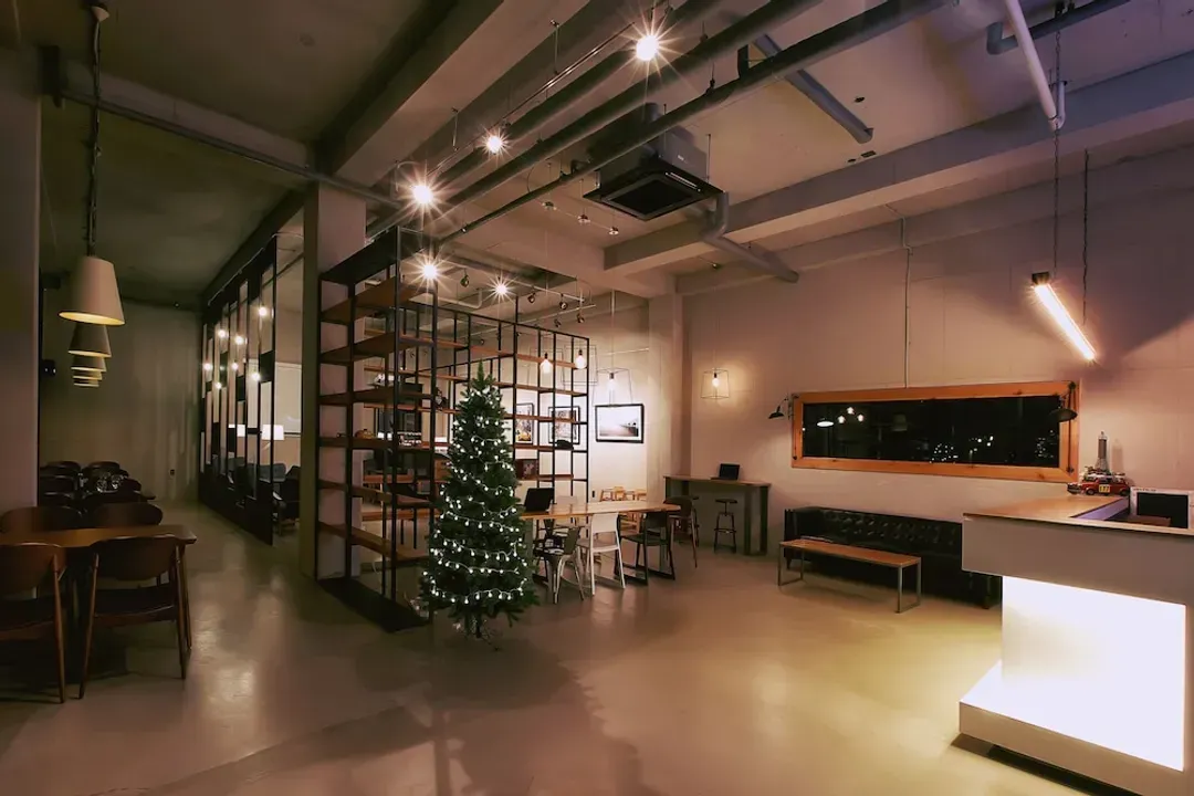 Lobby lounge