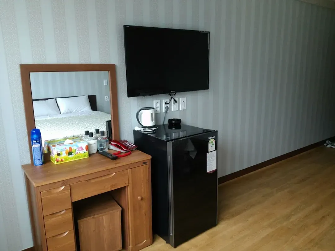 Mini-refrigerator
