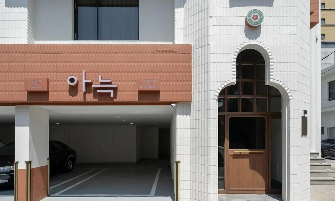 Primary image
