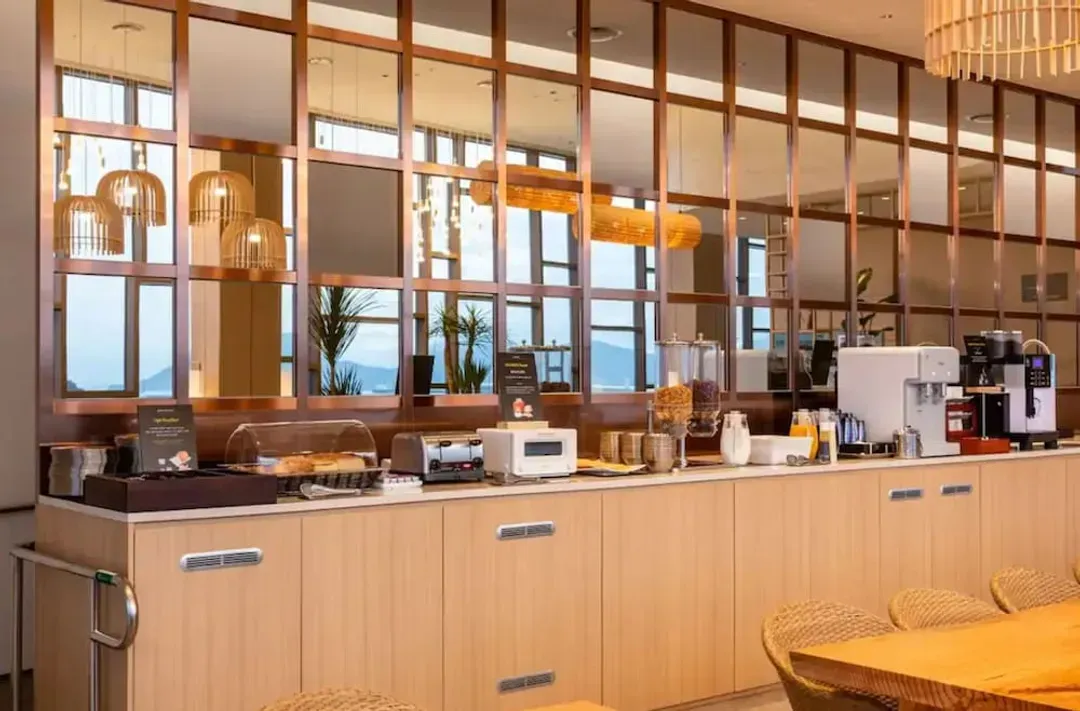 Lobby lounge