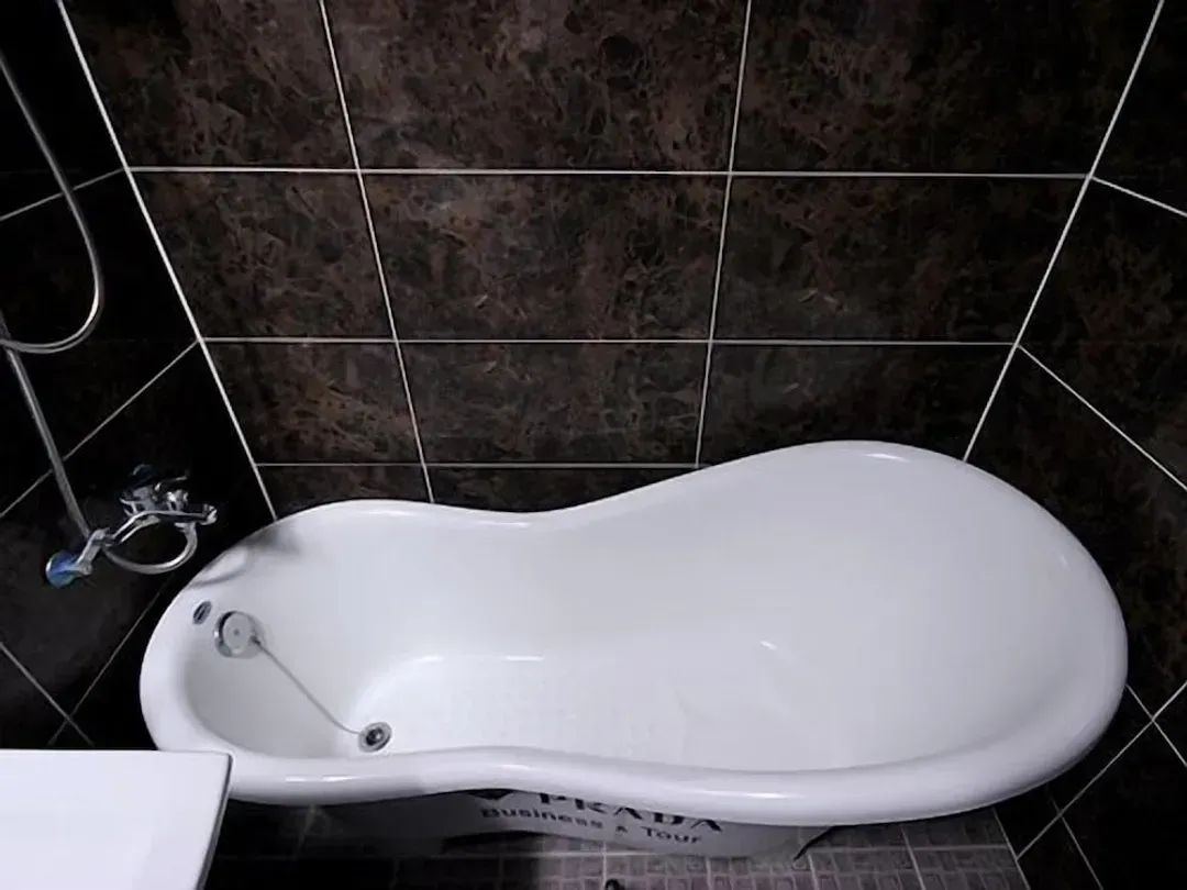 Deep soaking bathtub