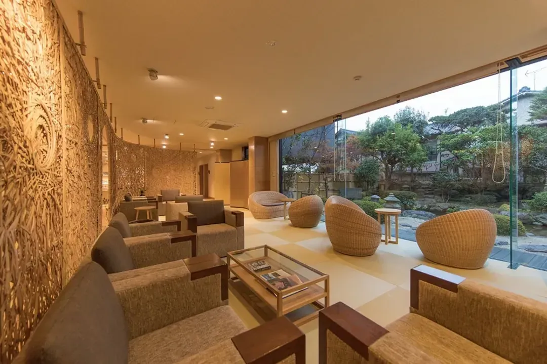 Lobby lounge