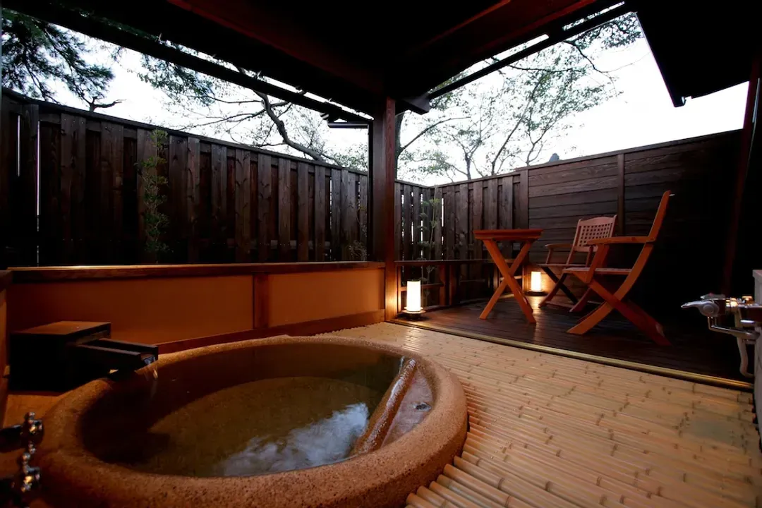 Jetted tub