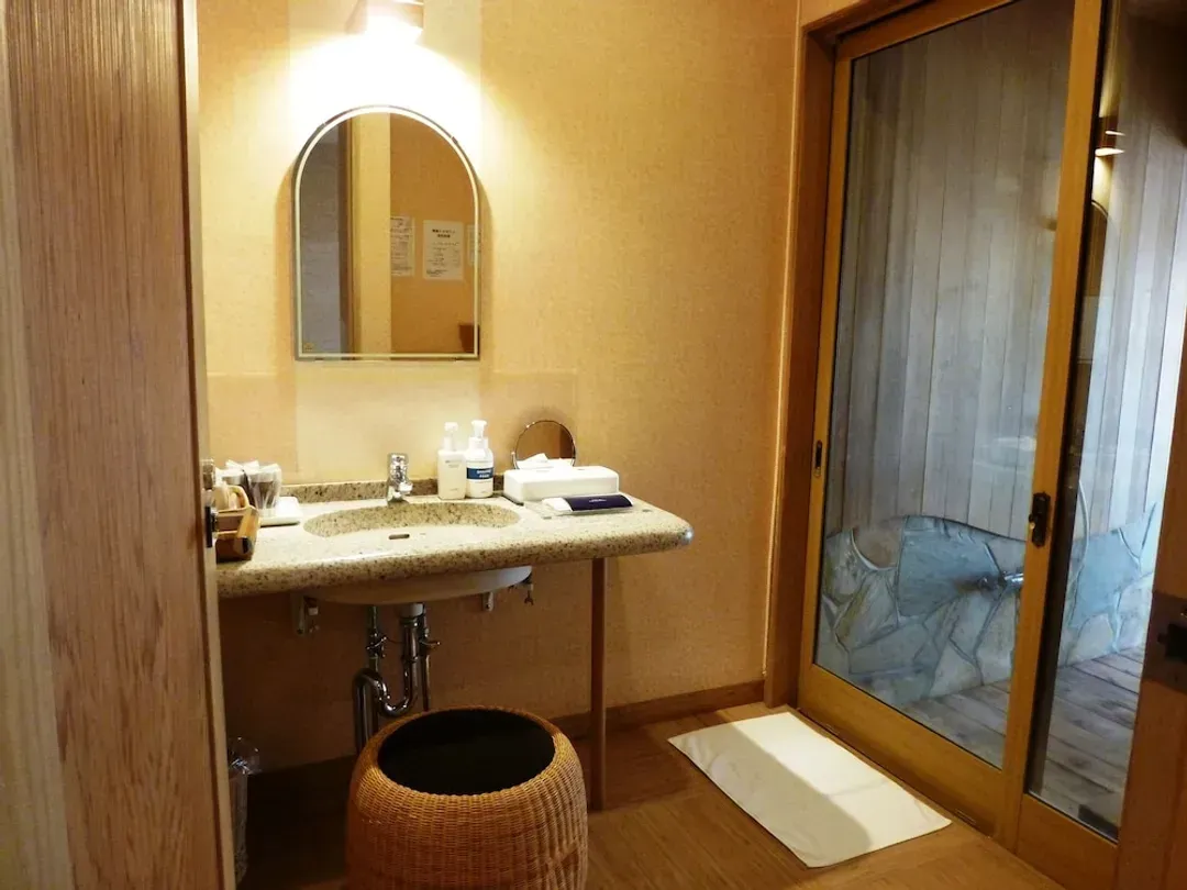 Bathroom amenities