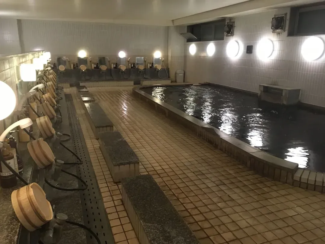 Indoor spa tub