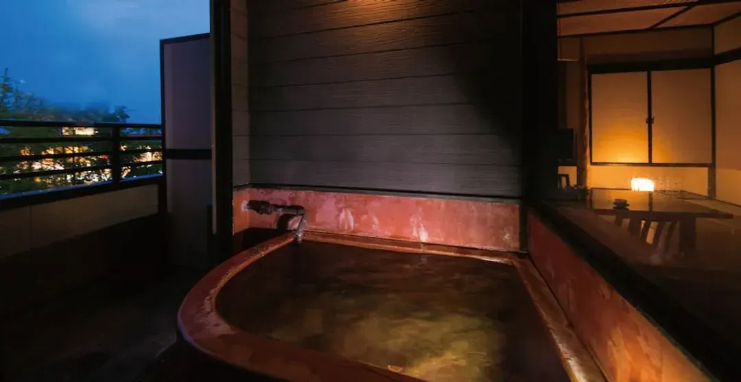 Deep soaking bathtub