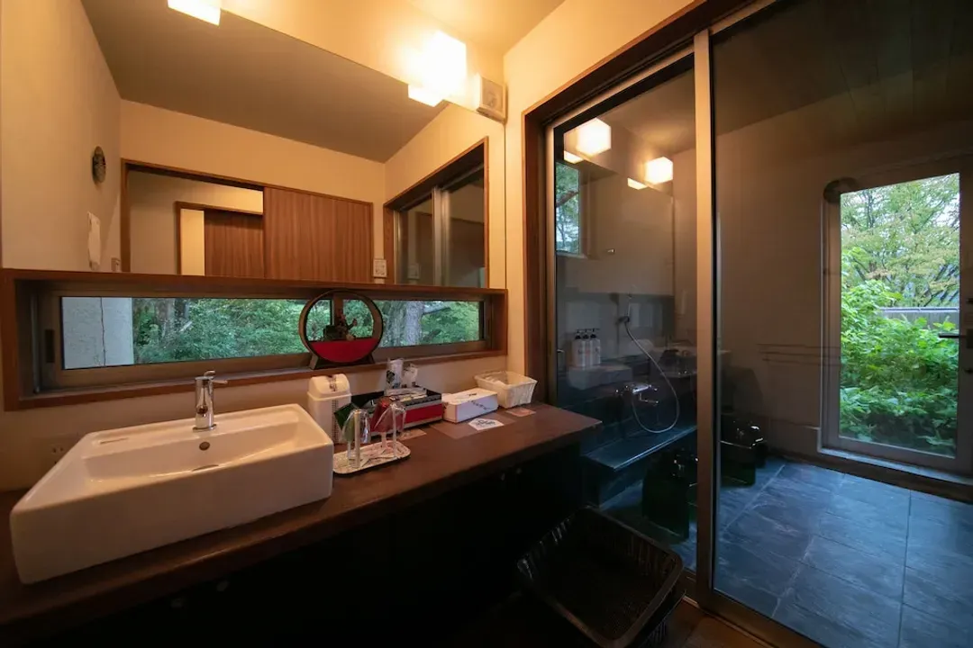 Bathroom sink