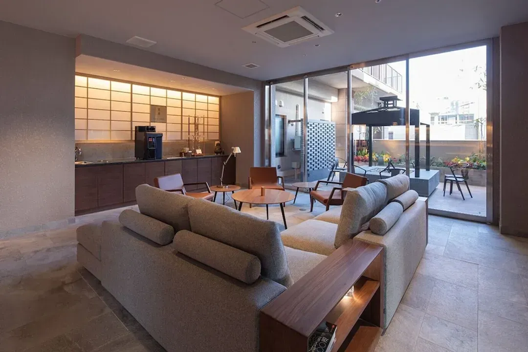 Lobby lounge