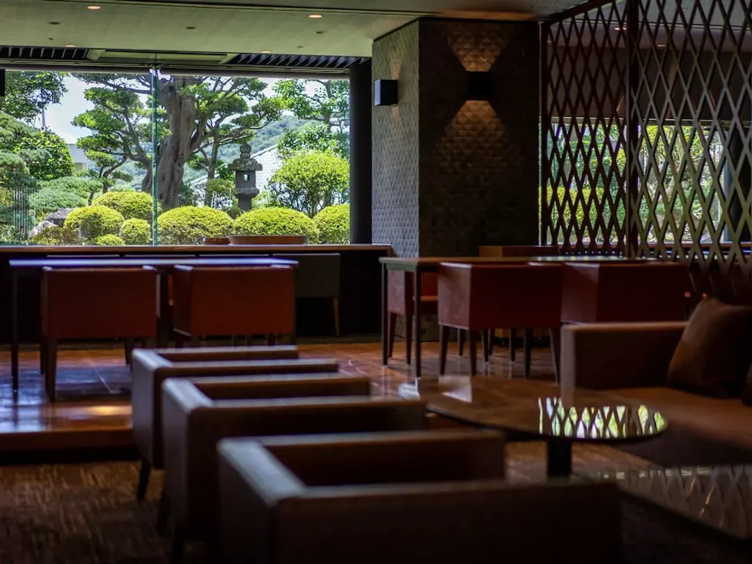 Lobby lounge