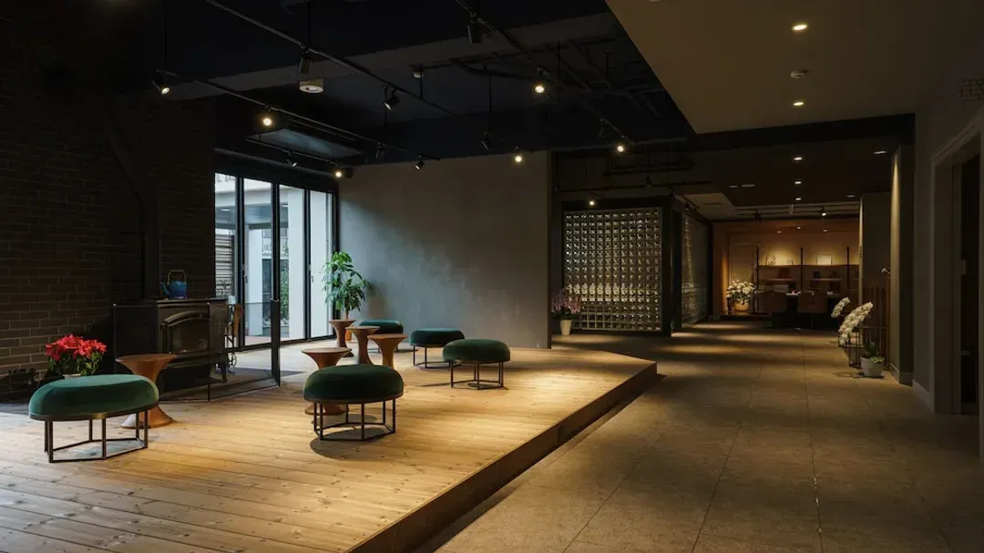 Lobby lounge