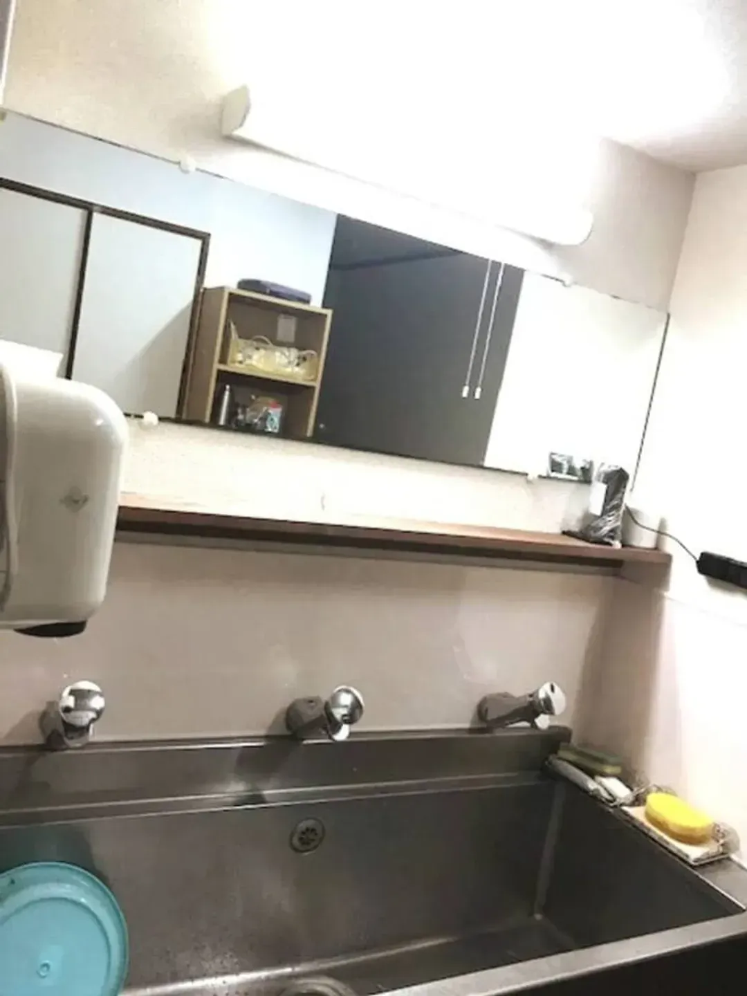 Bathroom sink