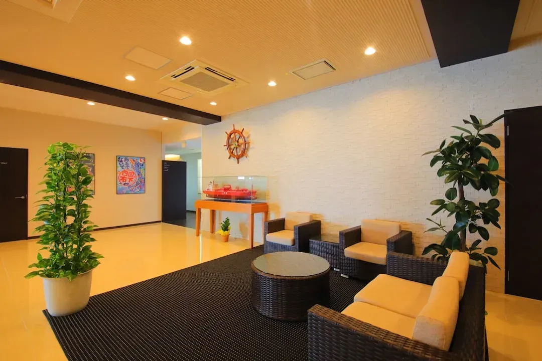 Lobby lounge