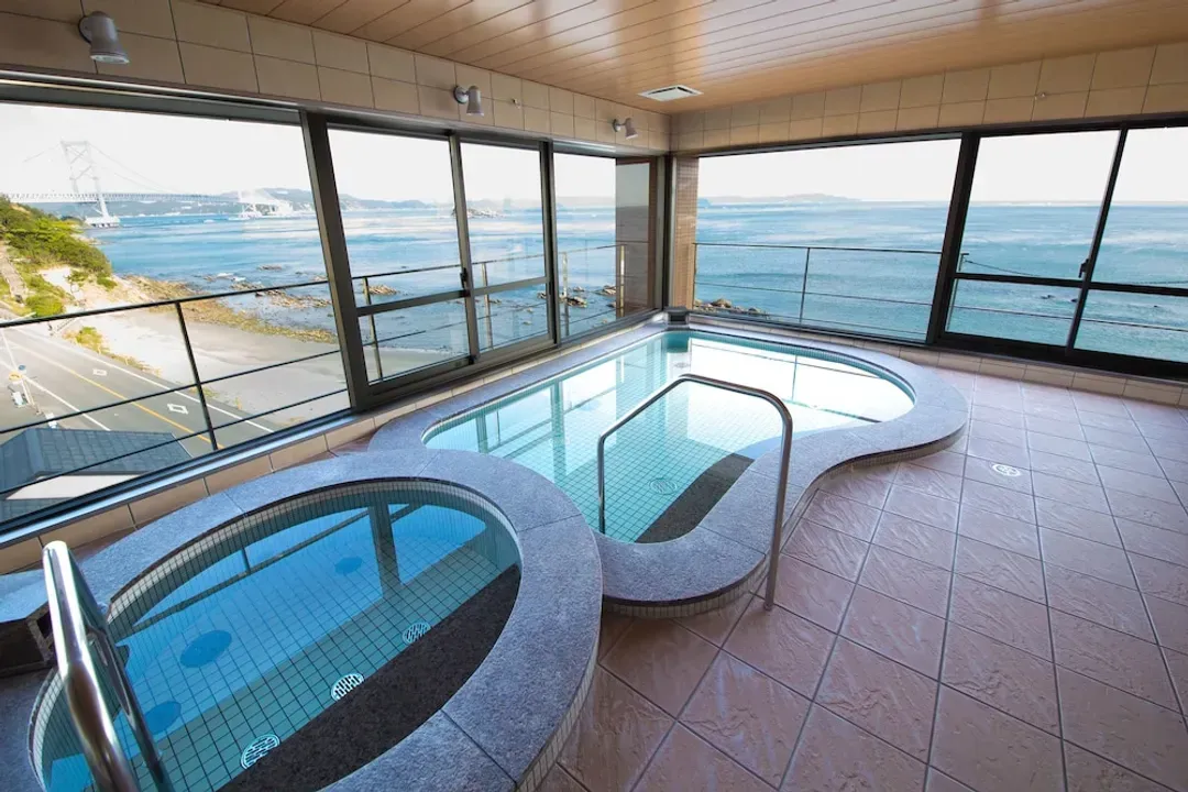 Indoor spa tub