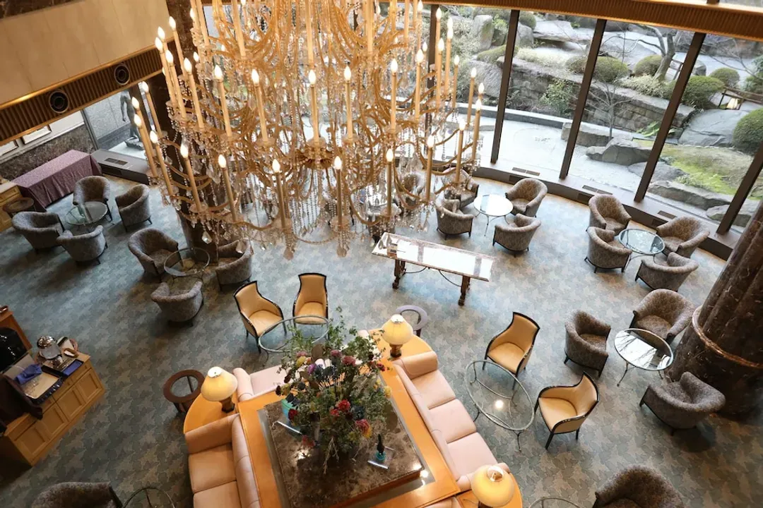 Lobby lounge