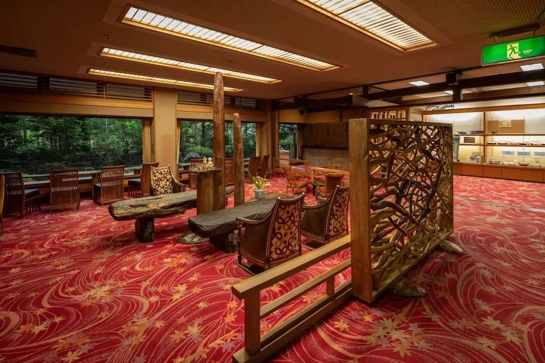 Lobby lounge