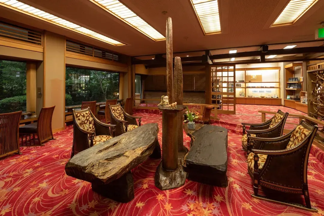 Lobby lounge