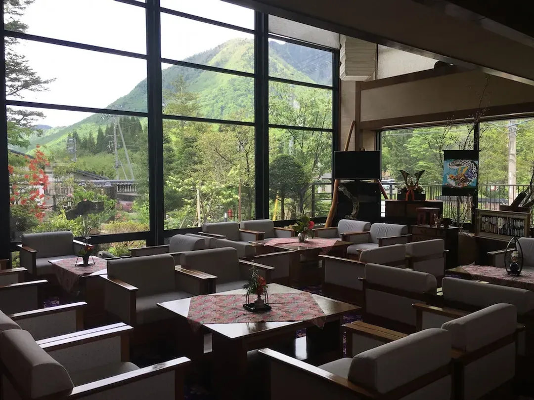 Lobby lounge