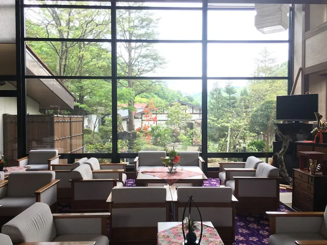 Lobby lounge