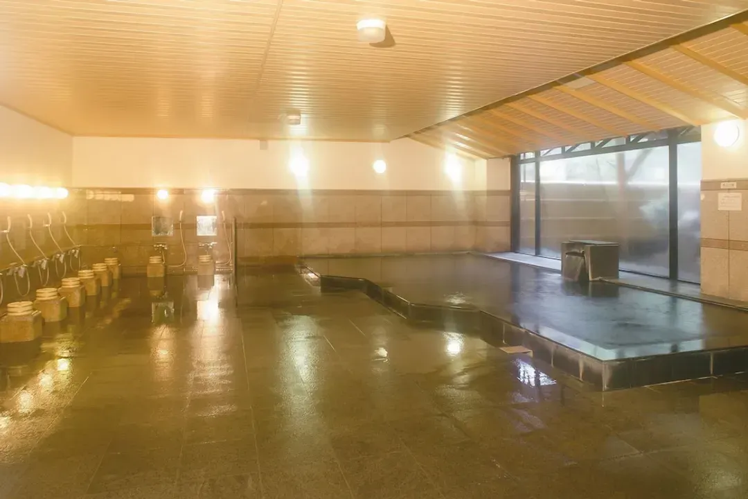 Indoor spa tub
